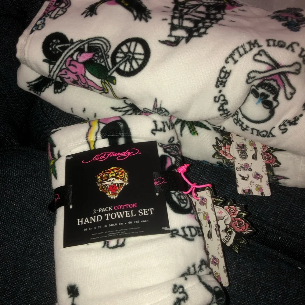 🖤 Ed Hardy Skull & Tattoo Print - 4 piece bathroom towel set
